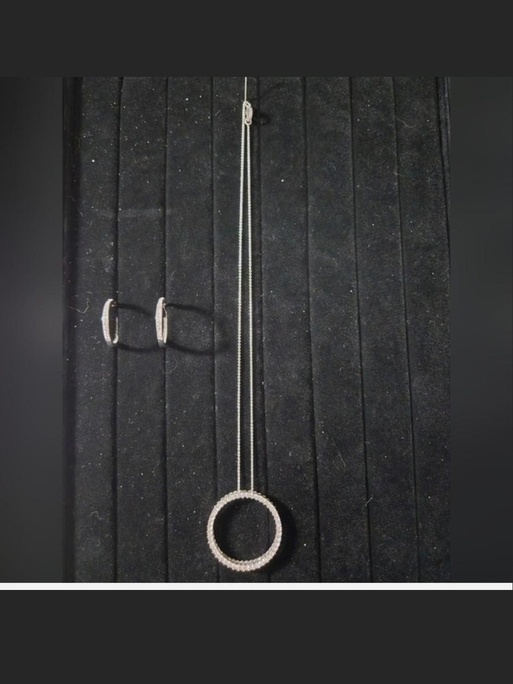 Source Unknown Silver Circle Pendant Necklace with Matching Hoops